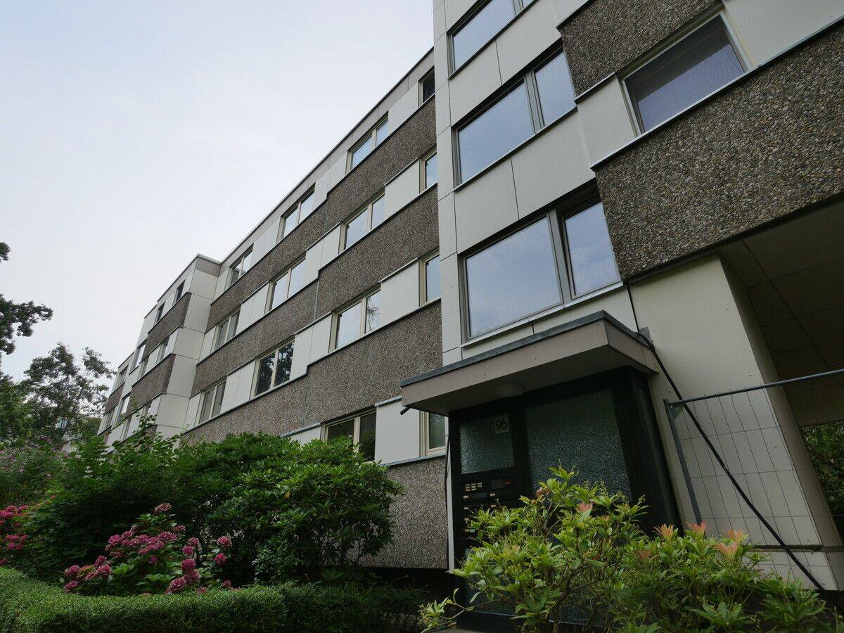 Bezugsfreie 3- bis 4-Zimmer-Wohnung mit Loggia und Stellplatz in grüner Wohnanlage, 14169 Berlin (Steglitz-Zehlendorf Dahlem Lichterfelde Zehlendorf)