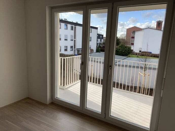 2-Z. Wohnung mit gr. Westbalkon, moderner EBK u. TG-Stellplatz+Wallbox, S-Bahn Nähe, 82110 Germering