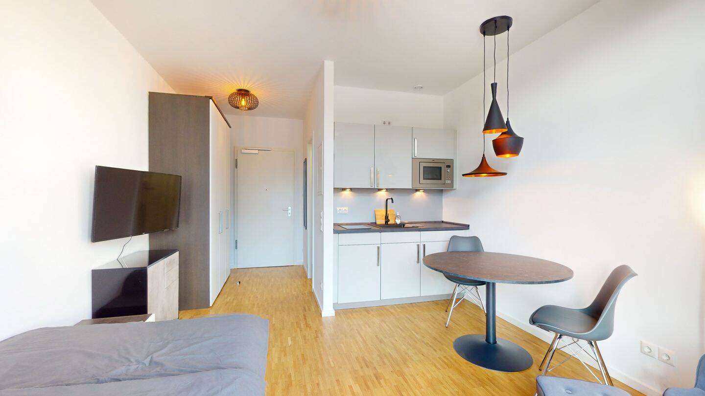 Voll möbliertes 1-Zimmer Apartment in Münchner Bestlage mit Loggia – von privat, 80804 München (Schwabing-Freimann Schwabing-West)