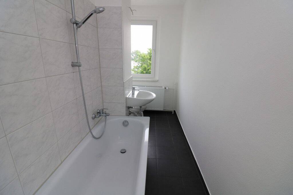 Du bist mein Stern…günstige 2-RW mit Wanne & Balkon!!!, 9599 Freiberg