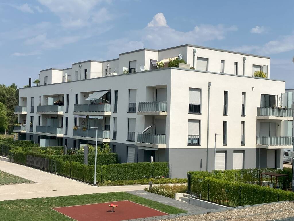Bei VIVAWEST die Sonnenstrahlen im Garten genießen., 50321 Brühl