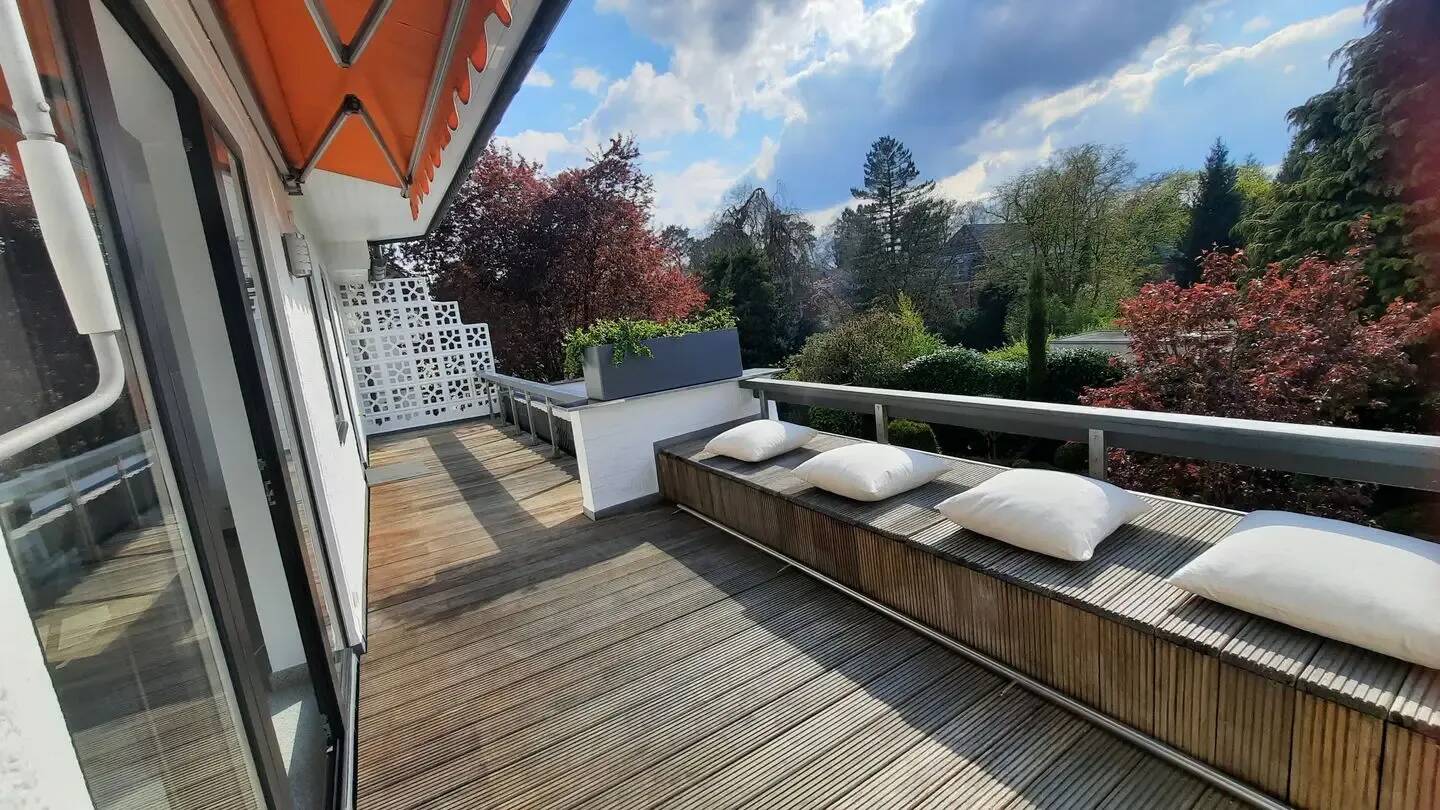 Exclusive lichtdurchflutete 3 Zimmer Stadtrand Wohnung ca. 110qm, 51069 Köln (Mülheim Dellbrück Dünnwald Höhenhaus)