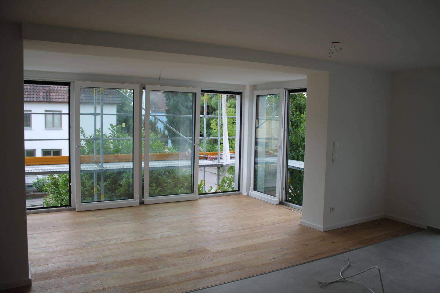 Wohnen mit Charakter: kernsanierte 3-Zimmer-Wohnung mit Wintergarten in Stadtbergen, 86391 Stadtbergen