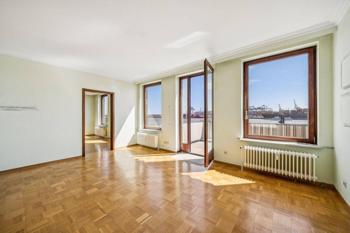 Sanierungsbedürftige Villa mit großzügigem Grundstück in Övelgönne