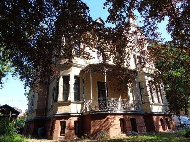 ** stilvoll WOHNEN in der VILLA Freysoldt // BESTE Lage // Einbauküche // Balkon // Garten // Parken **, 7381 Pößneck