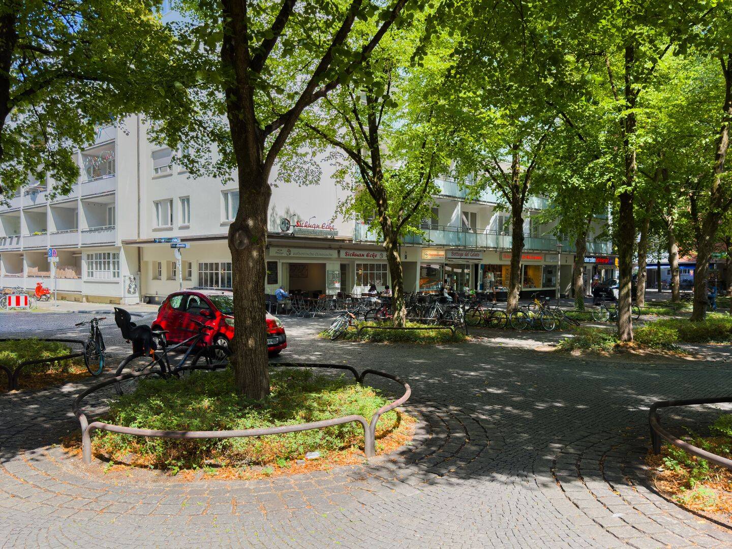 Möblierte 3-Zimmer-Wohnung mit Einbauküche, 1x Balkone am Hohenzollernplatz, 80796 München (Schwabing-West)