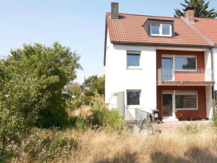 XXL-REH mit 6 Zimmern in Nürnberg – Langwasser / Haus kaufen, 90471 Nürnberg (Dutzendteich Langwasser Neuselsbrunn Stadion Zollhaus)