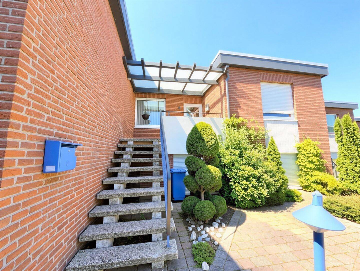Wohnen auf mehreren Ebenen – mit Garten und Garage, 41466 Neuss