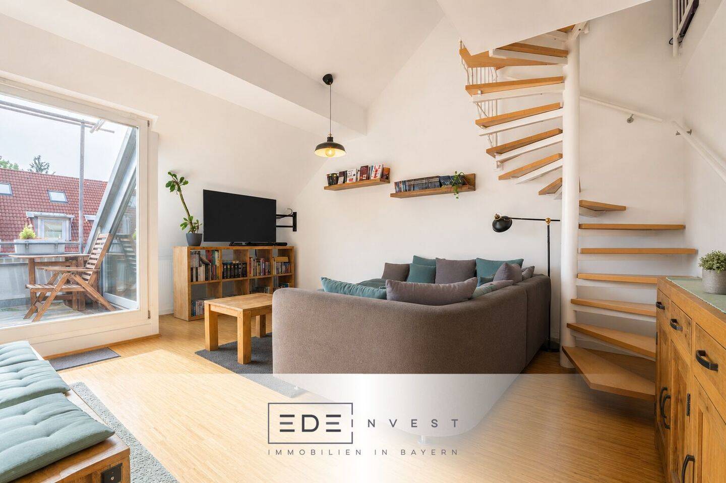 Stilvolle Maisonettewohnung mit Galerie und sonniger Dachterrasse, 81927 München (Bogenhausen)