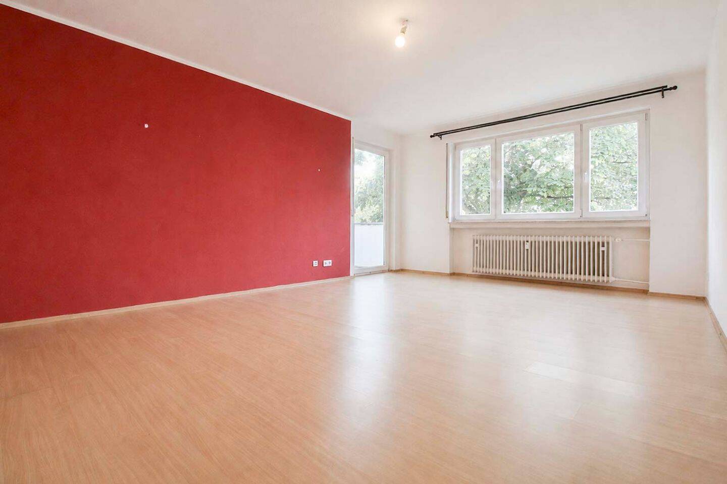 Helle 3-Zimmer-Wohnung in Wiesbaden-Nordenstadt mit Balkon und zwei Außenstellplätzen, 65205 Wiesbaden