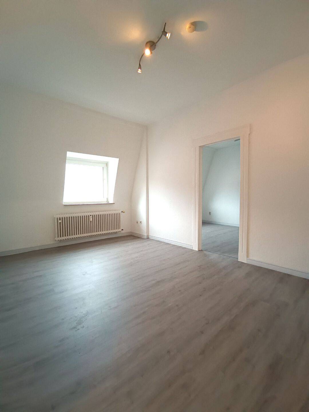 DU-Untermeiderich, Metzerstraße 38 – 2 Zimmer-Wohnung im 3. OG zeitnah zu mieten !!, 47137 Duisburg (Mittelmeiderich Obermeiderich Untermeiderich)