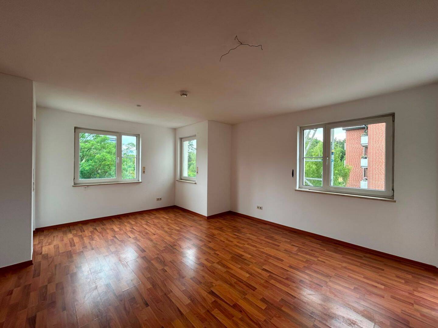 Bezugsfrei: Charmante 3-Zimmer-Wohnung mit Tiefgaragen-Stellplatz und 2 Balkone in Berlin-Wildau, 15745 Wildau