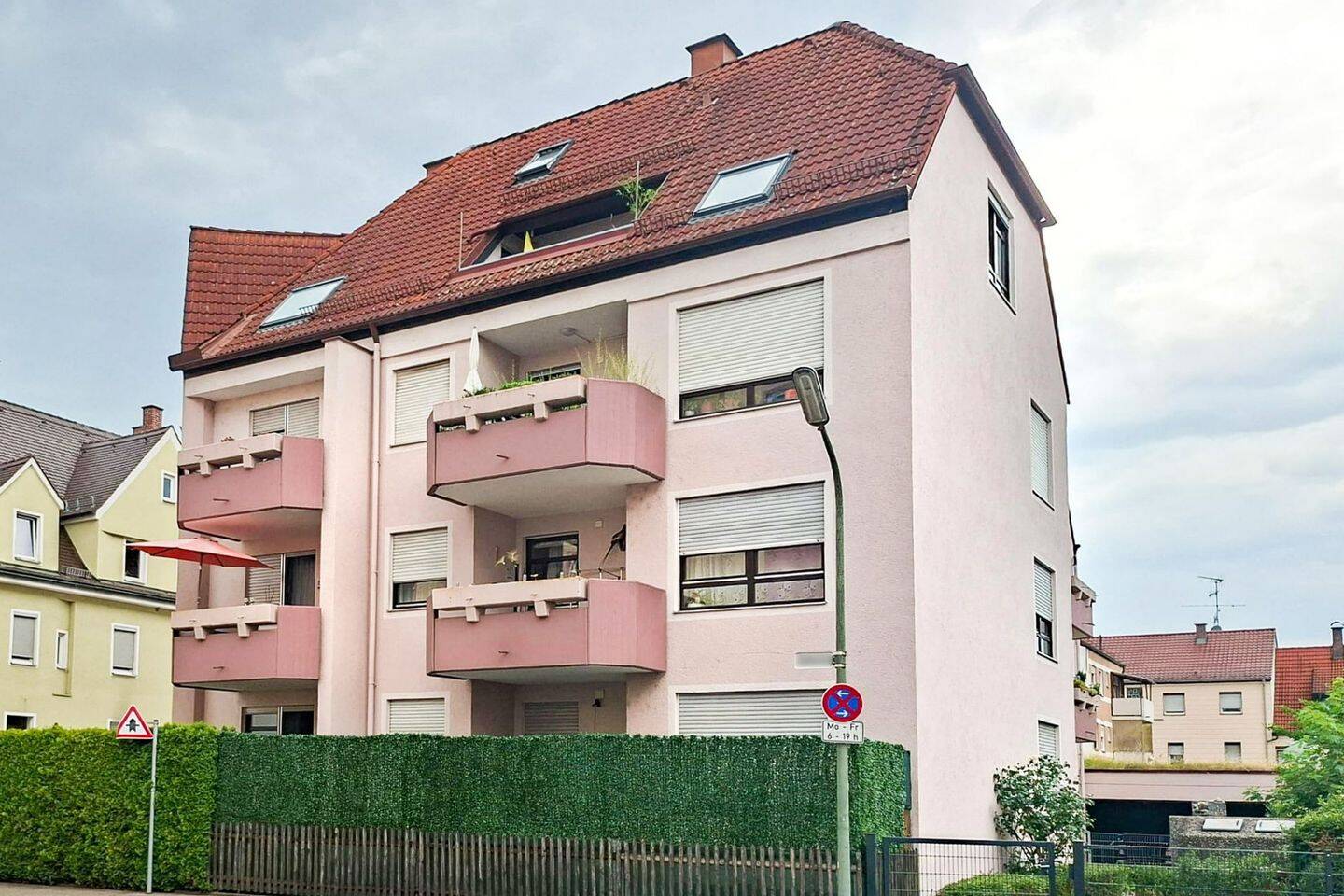 Urbanes Wohnen mit Wohlfühlfaktor – Helle 2-Zimmer-Wohnung mit Balkon und Außenstellplatz, 86165 Augsburg (Lechhausen)