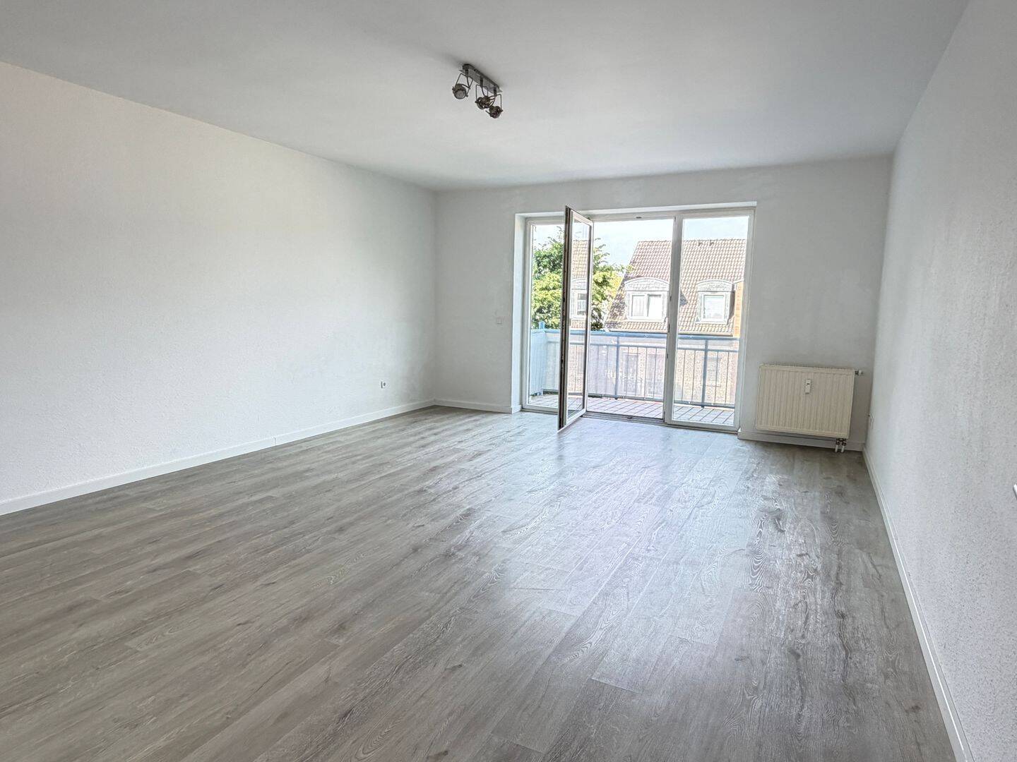 WBS erforderlich * Apartment mit Balkon *, 40599 Düsseldorf (Benrath Hassels Holthausen Reisholz)