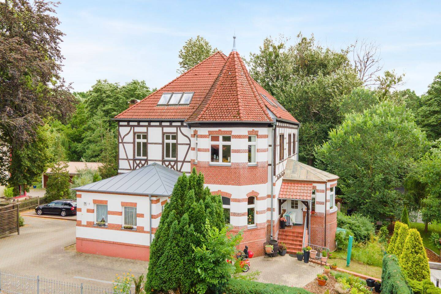 Bahnhofsnah! Inkl. Gartennutzung, Stellplatz, Keller: Altbau-Charme am Wald nahe S-Bhf. Strausberg, 15344 Strausberg