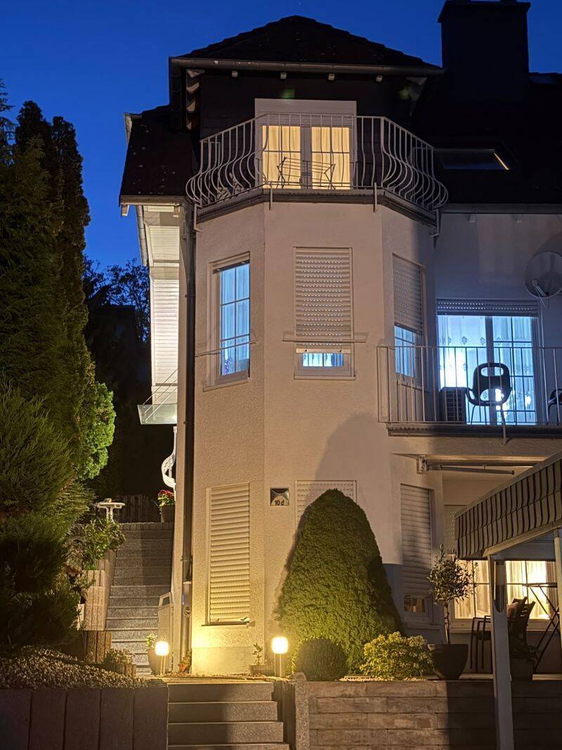 Das weiße Schloss mit Panoramablick und Einliegerwohnung, 65527 Niedernhausen