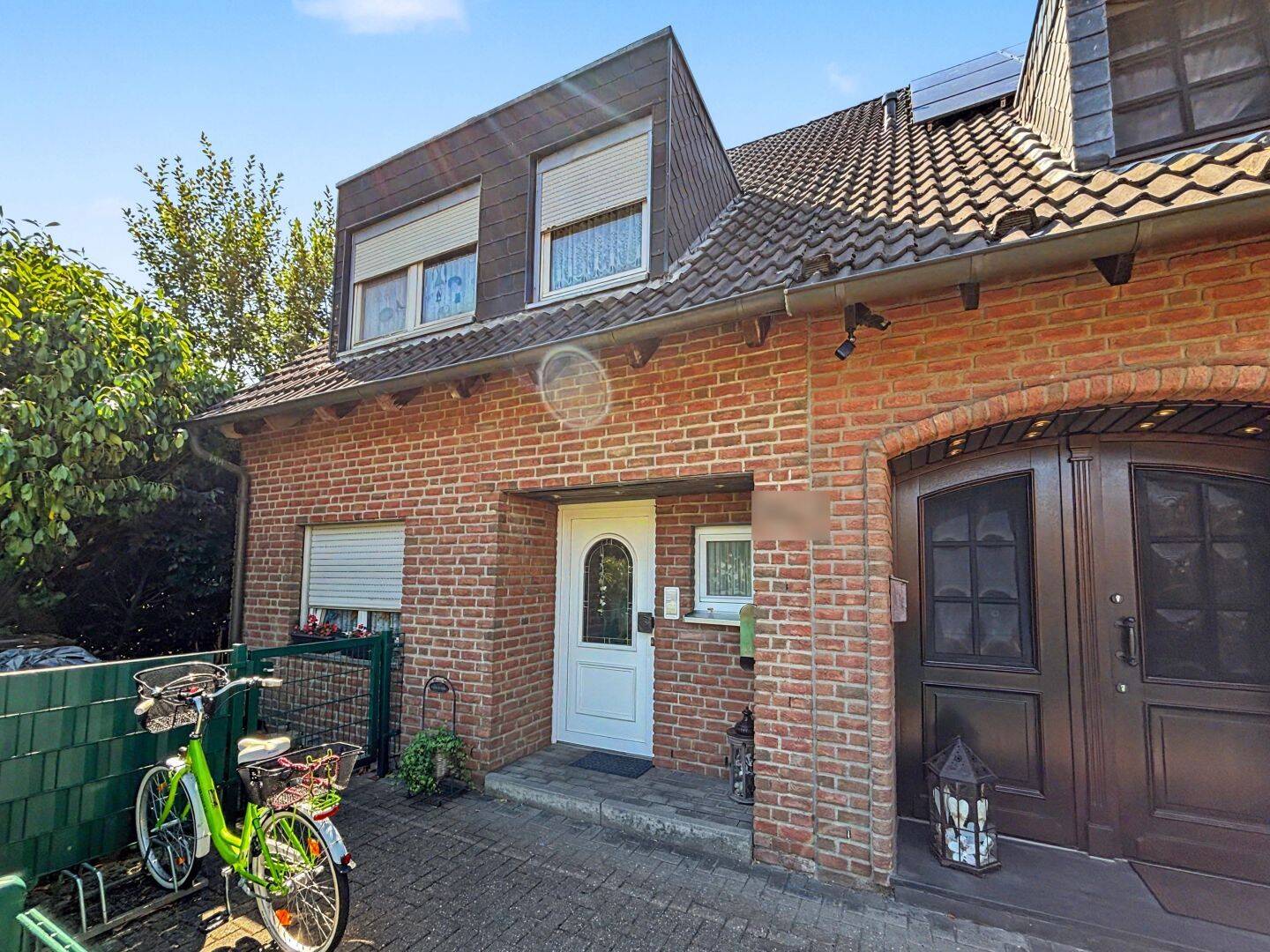 Gepflegte Doppelhaushälfte mit großem Grundstück und Ausbaupotenzial in Mönchengladbach, 41066 Mönchengladbach (Bettrath Neuwerk Uedding)