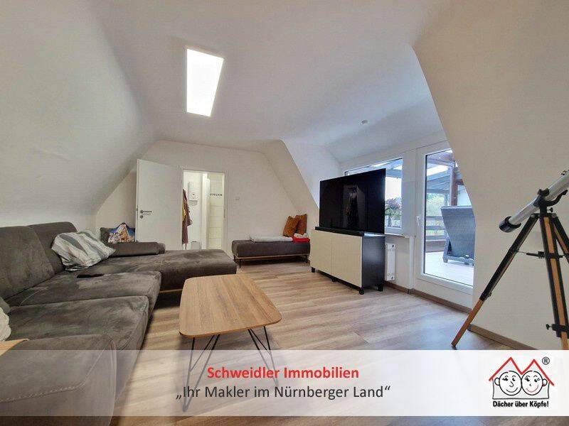 Nest für 2! Top 3,5-Zimmer-DG-Wohnung mit Wintergarten und Gartenanteil in Schwaig-Behringersdorf, 90571 Schwaig b. Nürnberg