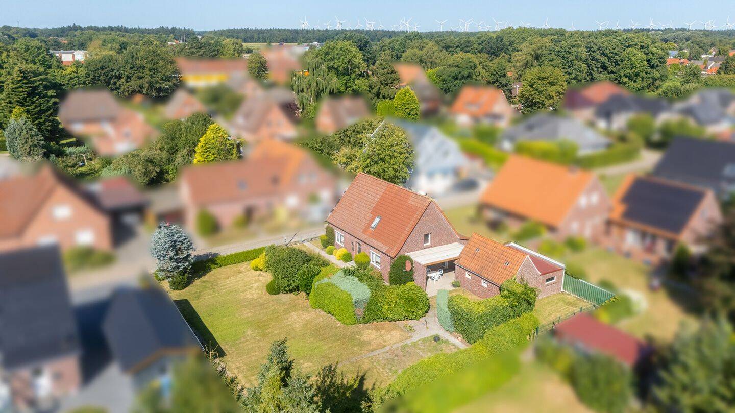 Einfamilienhaus mit Potenzial in zentraler Lage von Hage, 26524 Hage