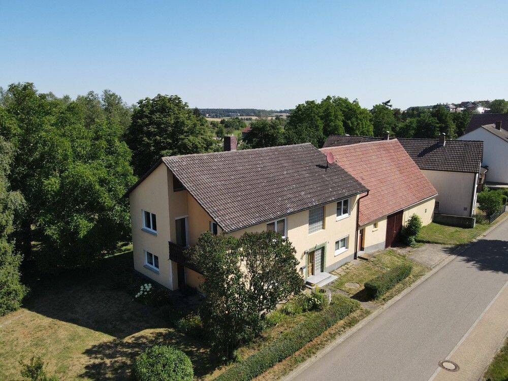 ORTSRANDLAGE & PLATZ – Zweifamilienhaus mit Scheune und Garten, 91728 Gnotzheim