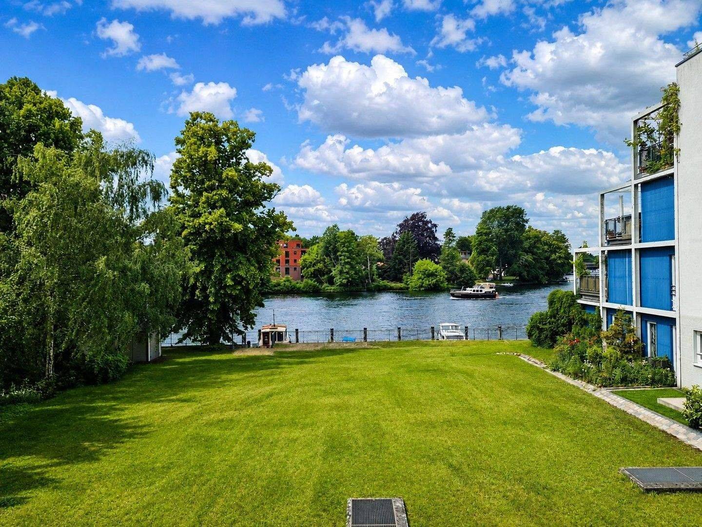 SPREEBLICK – INTENSE – BEZUGSFREIE 2-ZIMMER WOHNUNG – TERRASSE + BALKON + WESTAUSRICHTUNG RUHIG!, 12555 Berlin (Treptow-Köpenick Köpenick)