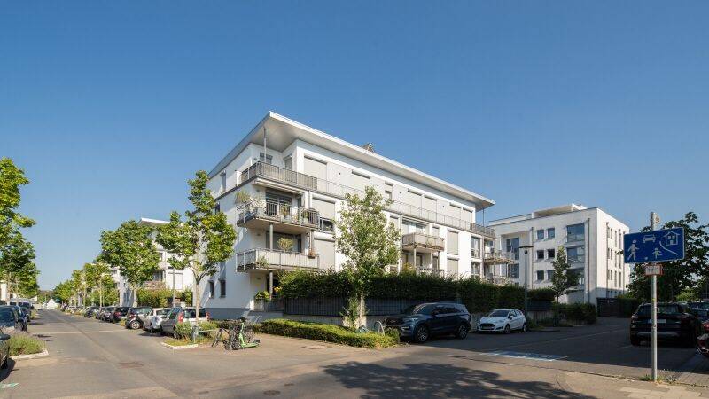 Helle neuwertige Eigentumswohnung mit eigenem Garten und Tiefgaragenstellplatz im Quartier Colonia, 51103 Köln (Kalk Höhenberg Merheim Vingst)