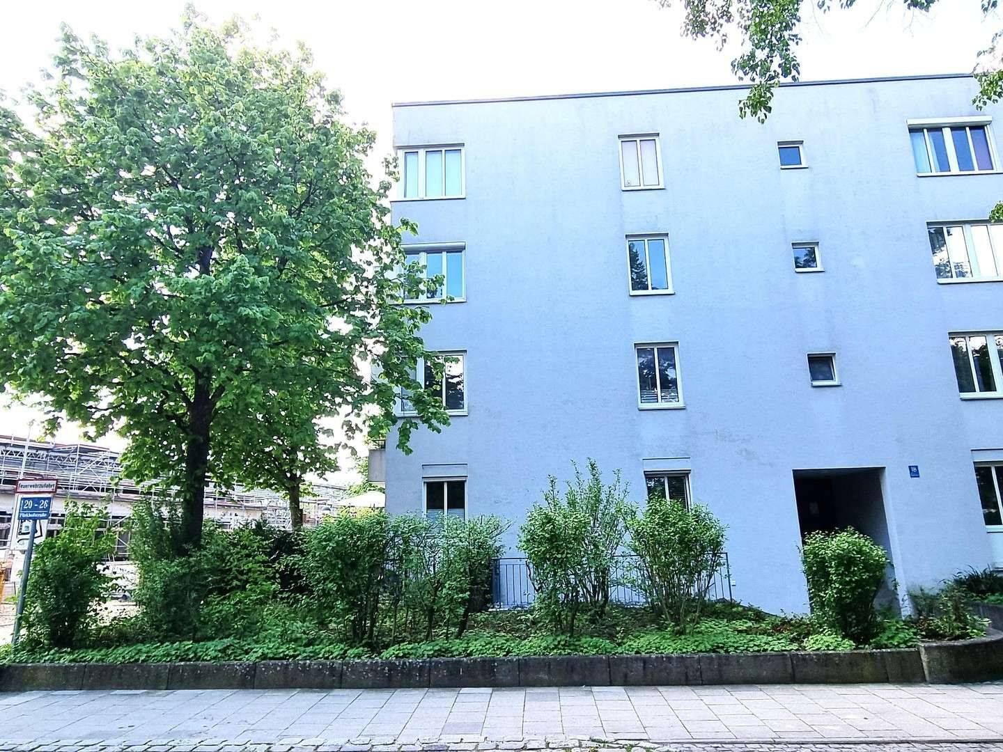 Schöne, helle 2-Zimmer-Wohnung mit Tageslichtbad und Balkon sowie Tiefgarage, 81927 München (Bogenhausen)