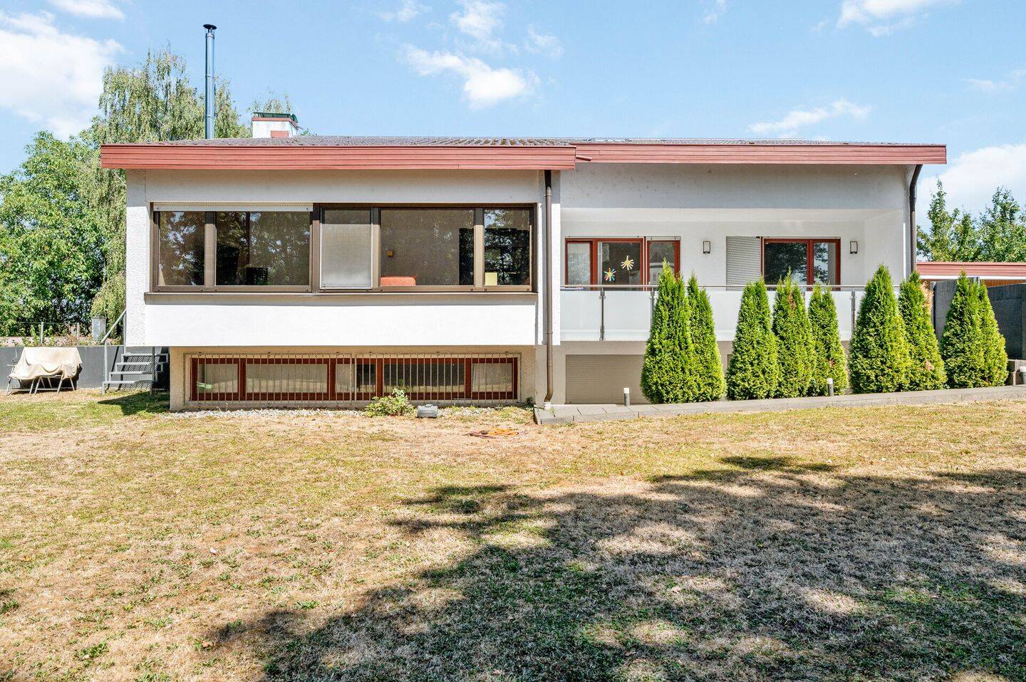Großzügiges Familienanwesen mit Einliegerwohnung & viel Privatsphäre, 74613 Öhringen