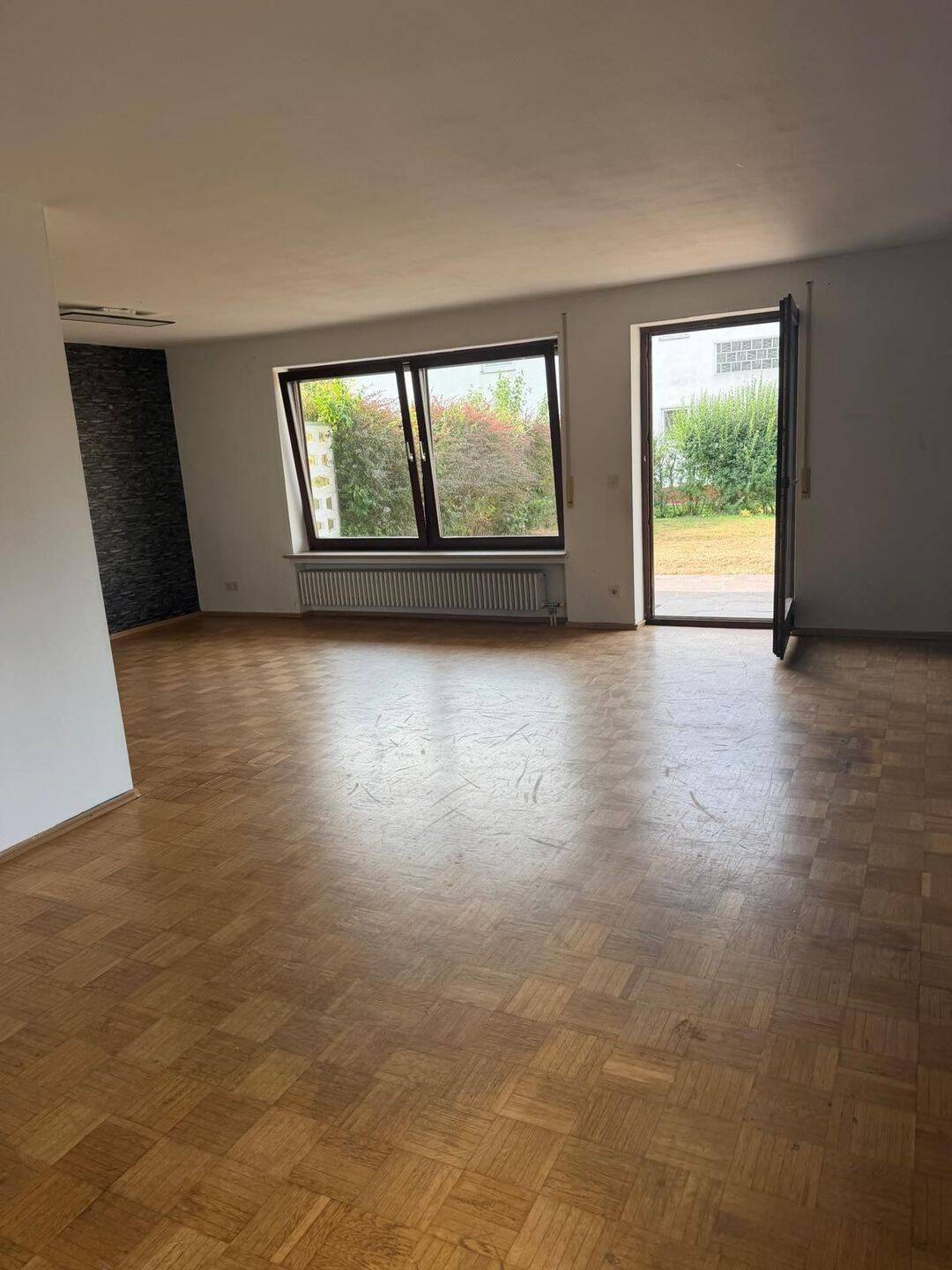 Doppelhaus mit 2 Wohneinheiten, 4 Stellplätzen und großem Grundstück, 87737 Boos