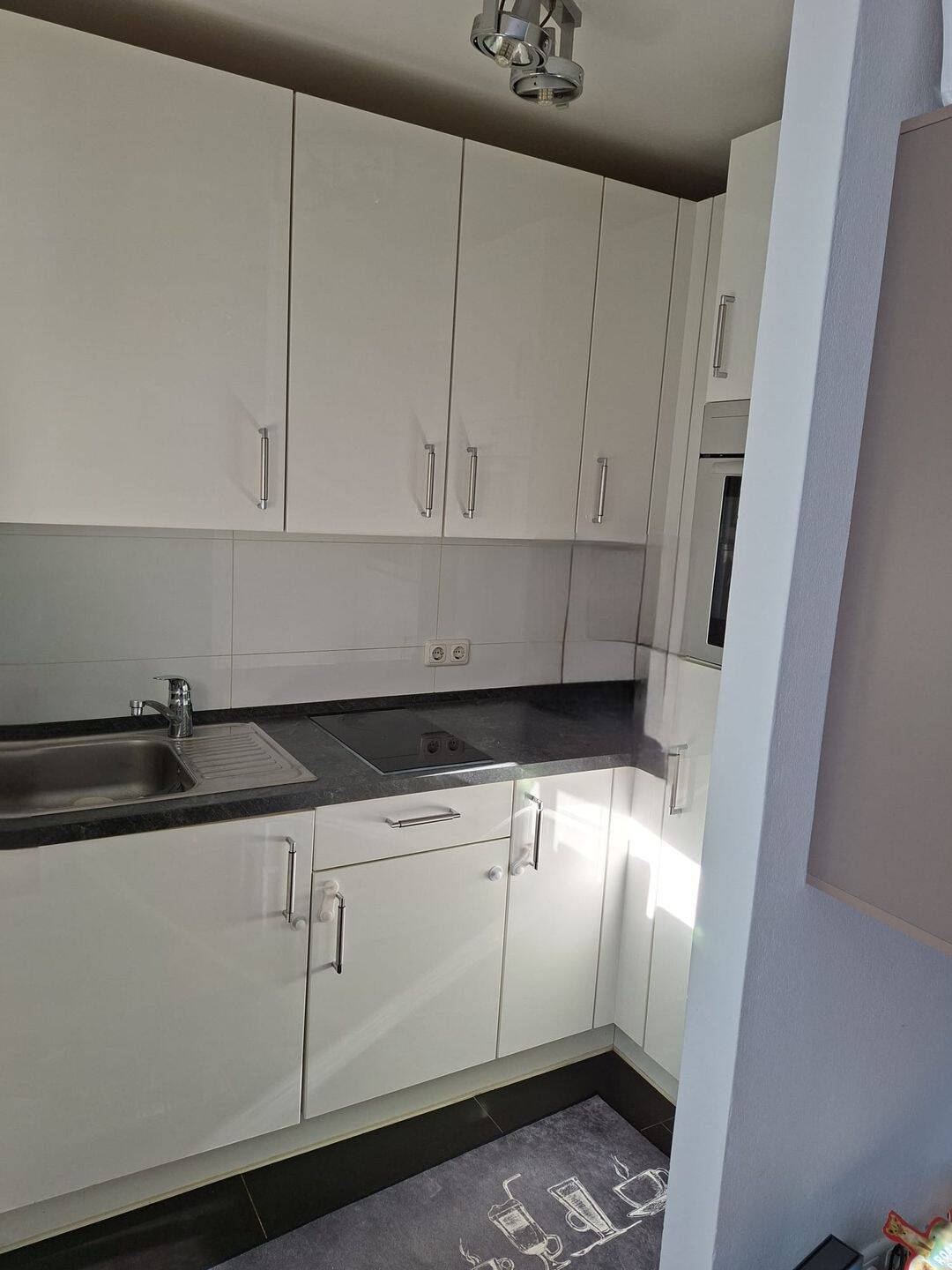 Sehr schön möbliertes Apartment mit Balkon, U-Bahn Nähe, ruhig und modern, 80686 München (Laim Sendling-Westpark)
