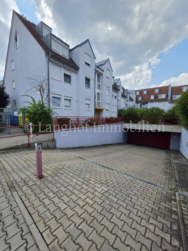 Sofort beziehbar: moderne 2 Zimmer-Balkonwohnung mit TG-Stellplatz in Fürth-Burgfarrnbach, 90768 Fürth