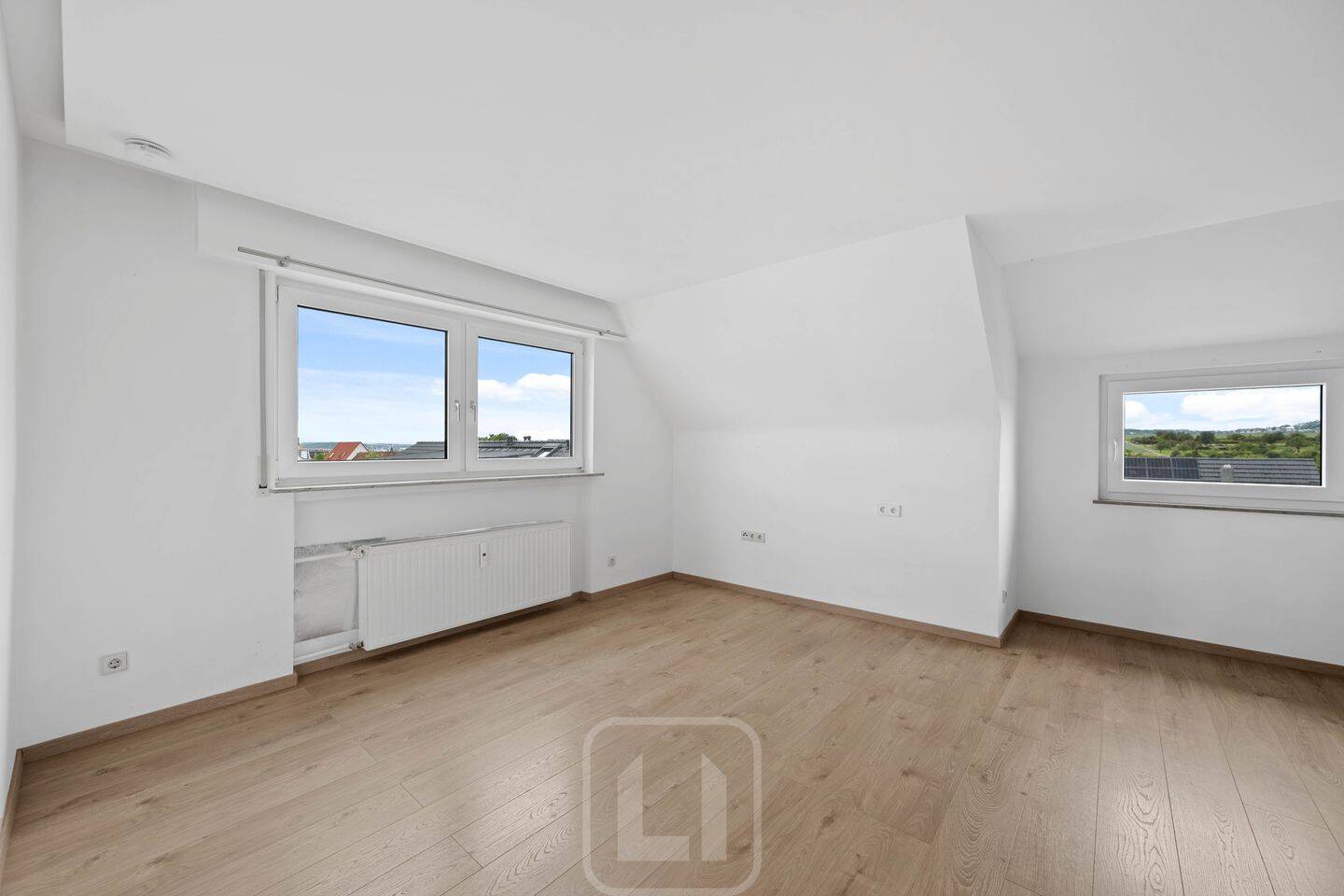Charmante & helle Dachgeschosswohnung | Stellplatz | Gemeinschaftsterrasse, 71254 Ditzingen