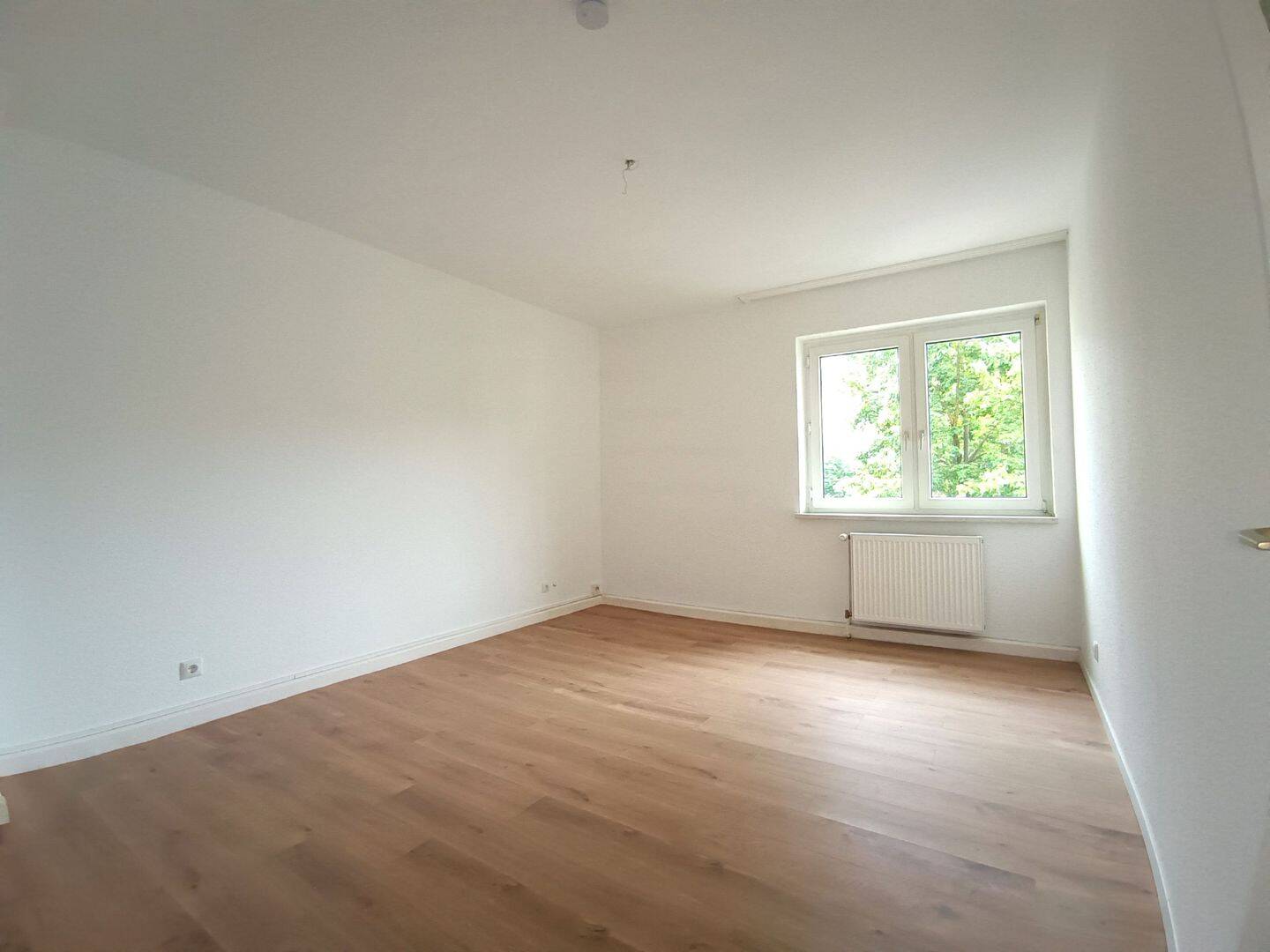 DU-Hochfeld, Heerstraße 146 – Gemütliche 2-Zimmer-Wohnung ab Sept. zu mieten ( max. 2 Personen ) !!, 47053 Duisburg (Altstadt Dellviertel Hochfeld Wanheimerort)