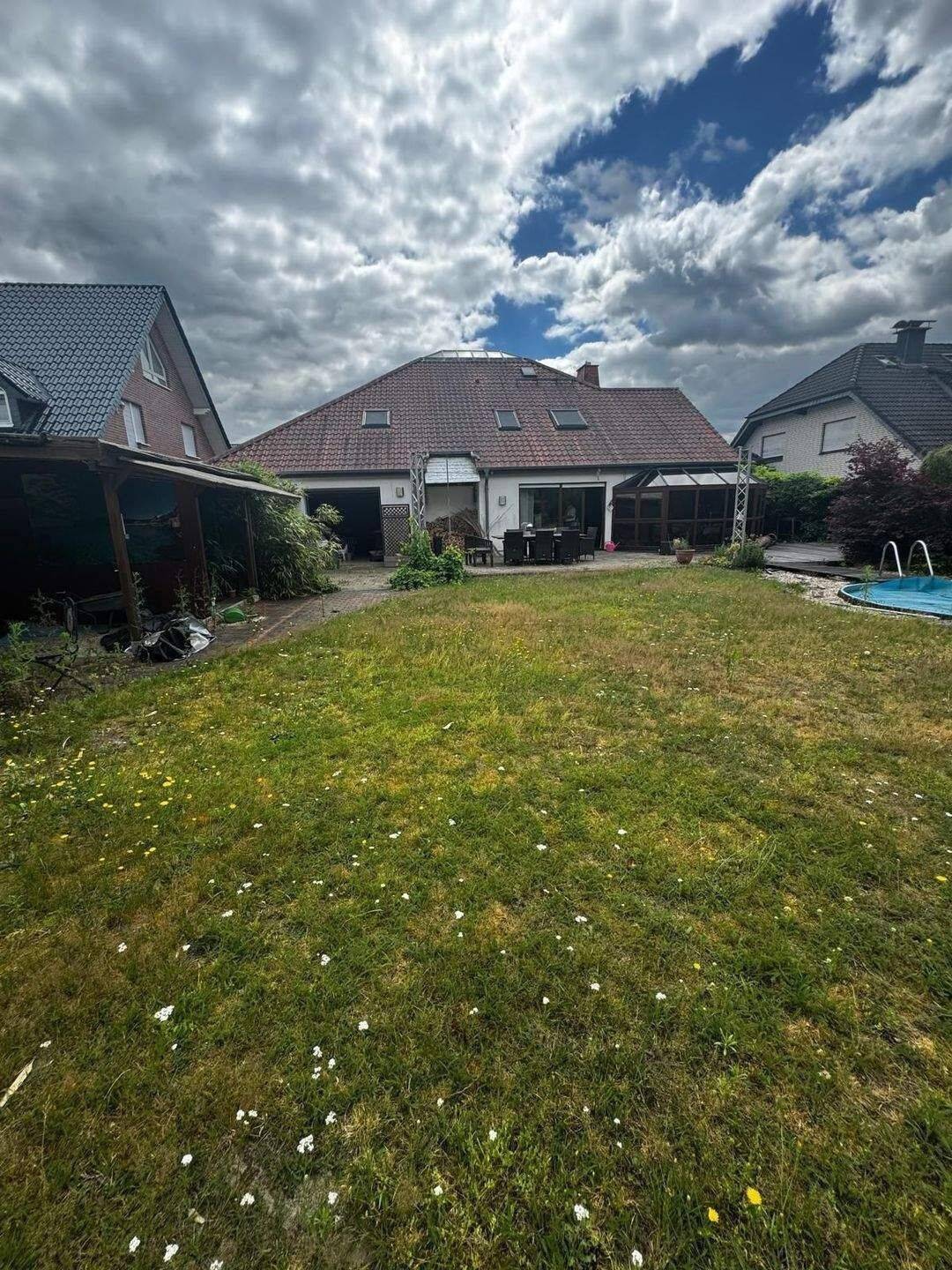 Die Einliegerwohnung zahlt mit: Familienhaus in absolut ruhiger Lage, wo Kinder noch draußen spielen können, großes Grundstück, 33104 Paderborn