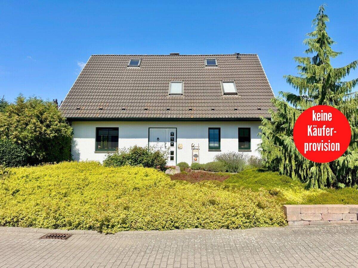 HORN IMMOBILIEN ++ 7 km bis Neubrandenburg sehr schönes Einfamilienhaus + viele Extras in Podewall,, 17039 Trollenhagen