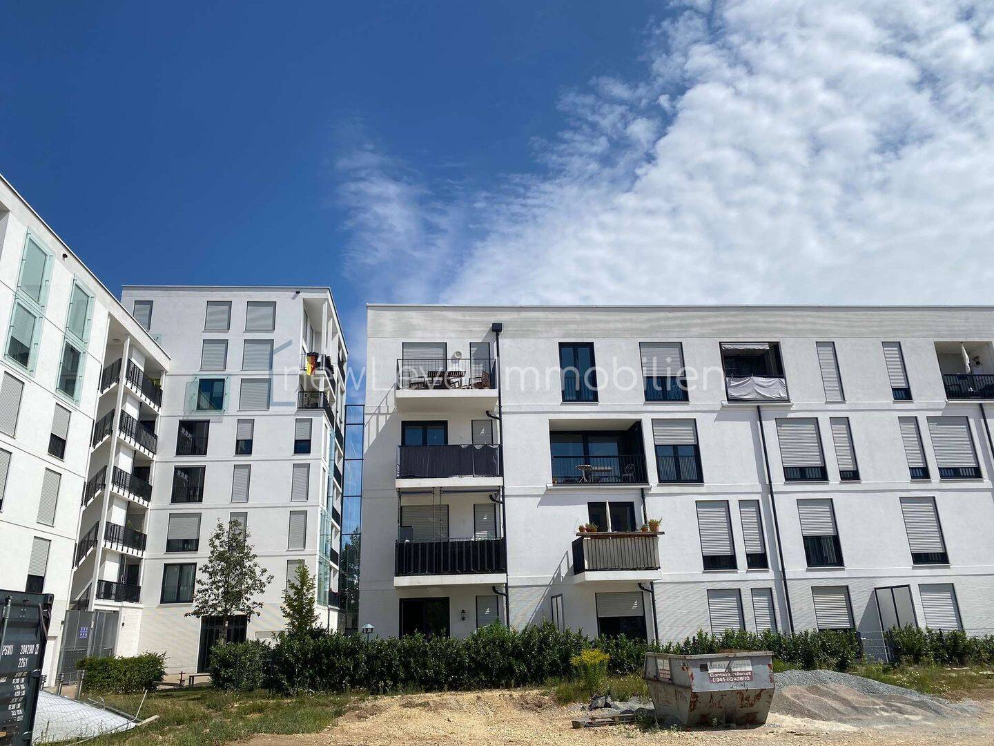 Ein Schmuckstück: tolle, große, neuwertige 4 Zi.-ETW mit Balkon, EBK und TG im Kunstpark Regensburg, 93053 Regensburg (Galgenberg Kasernenviertel Kumpfmühl-Ziegetsdorf-Neuprüll Oberisling-Graß)