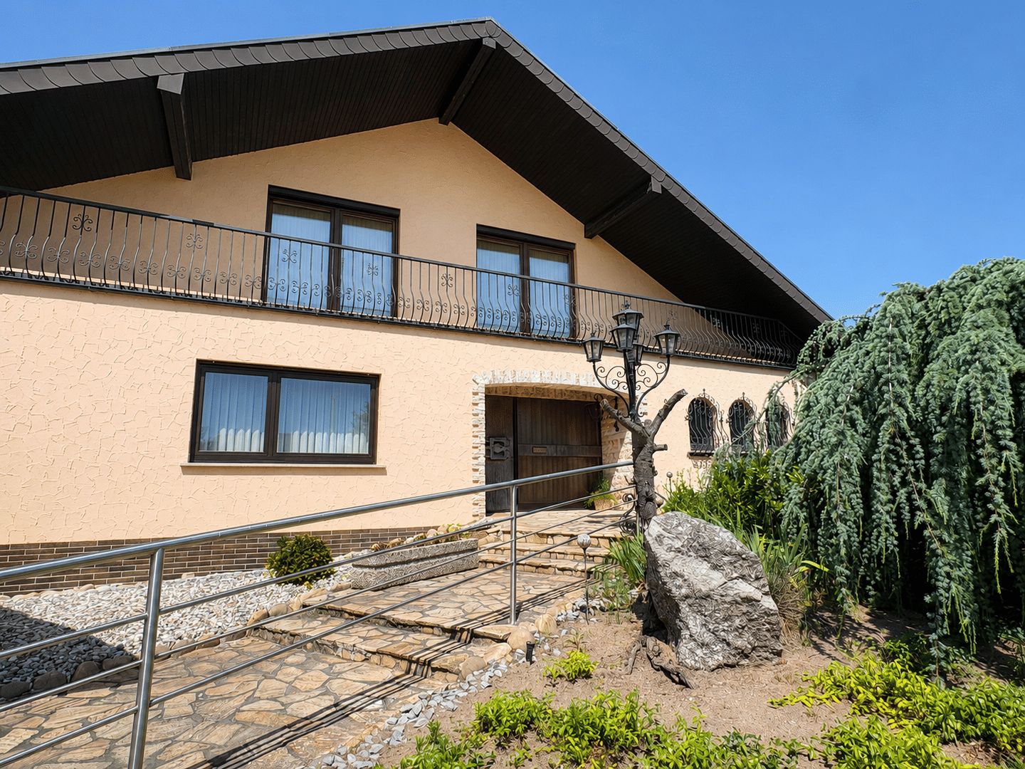 großzügiges Mehrgenerationenhaus mit Einliegerwohnung, Doppelgarage, Terrasse & großem Garten – jetzt zum TOP-Preis!, 68753 Waghäusel
