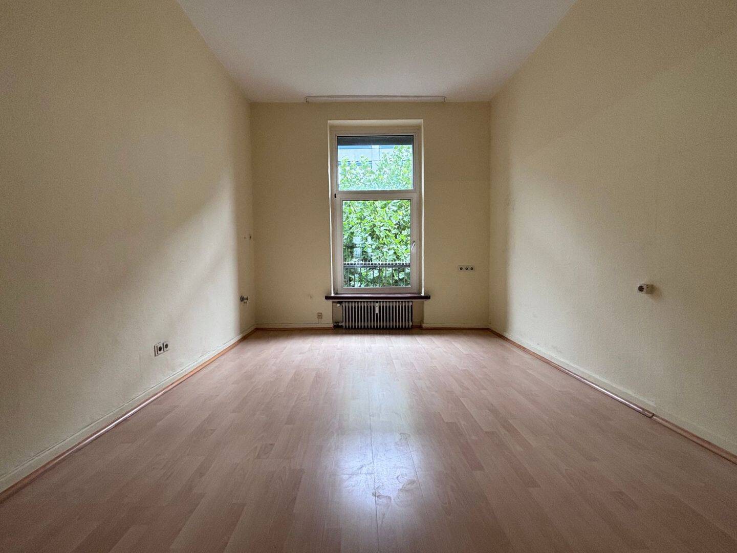 Vielseitige Büro- oder Praxisräume in zentraler Lage!