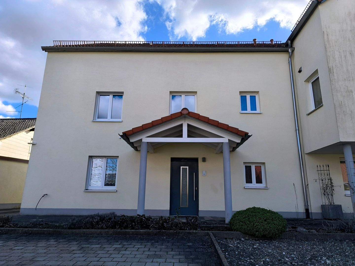 Diese Wohnung ist ein Top-Angebot auf dem neuesten Stand-technisch und modern-in Super-Zustand mit Fernblick für Sie – Nähe Ingolstadt, 85111 Adelschlag
