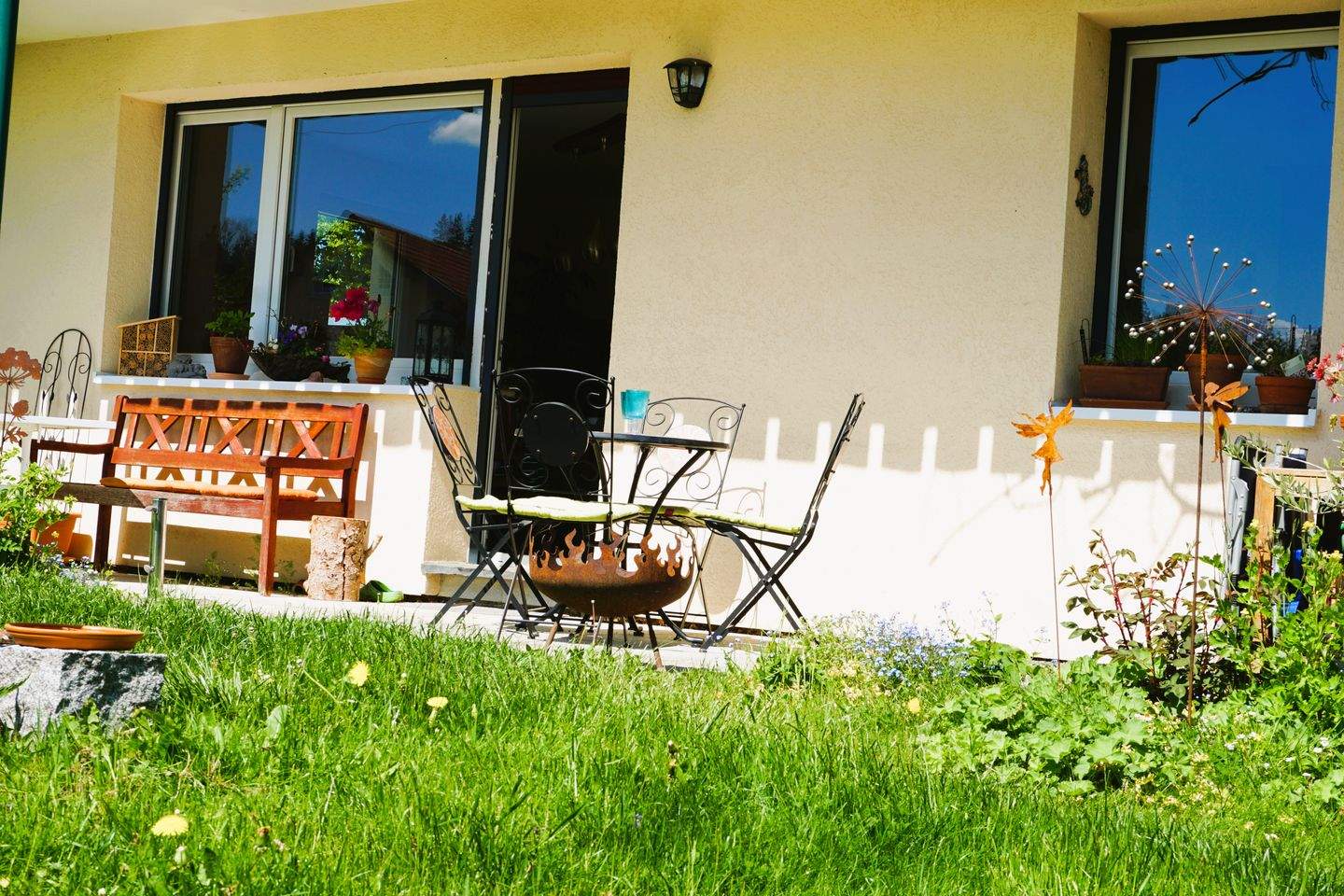 **** Tolle gepflegte 4-Zimmer-EG-Wohnung mit großem Garten * 2 Terrassen & vielseitigem Keller in zentraler * ruhiger Lage in Isny!, 88316 Isny im Allgäu