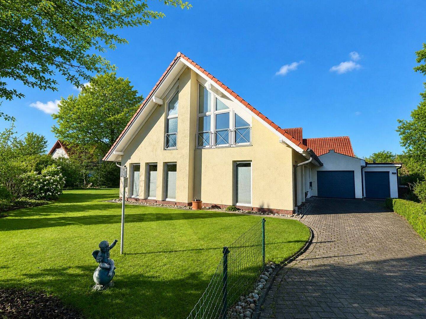 Außergewöhnliches Exklusiv- Domizil mit Galerie, firsthoher Deckengestaltung und Wintergarten in Bad Zwischenahn-Elmendorf/ nahe Zwischenahner Meer, 26160 Bad Zwischenahn