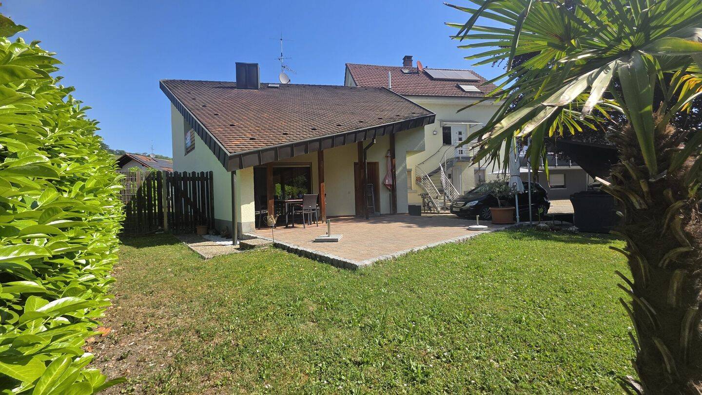 Wohnen im Herzen von Efringen: Gepflegtes Einfamilienhaus mit großem Garten, 2 Terrassen u. Garage, 79588 Efringen-Kirchen