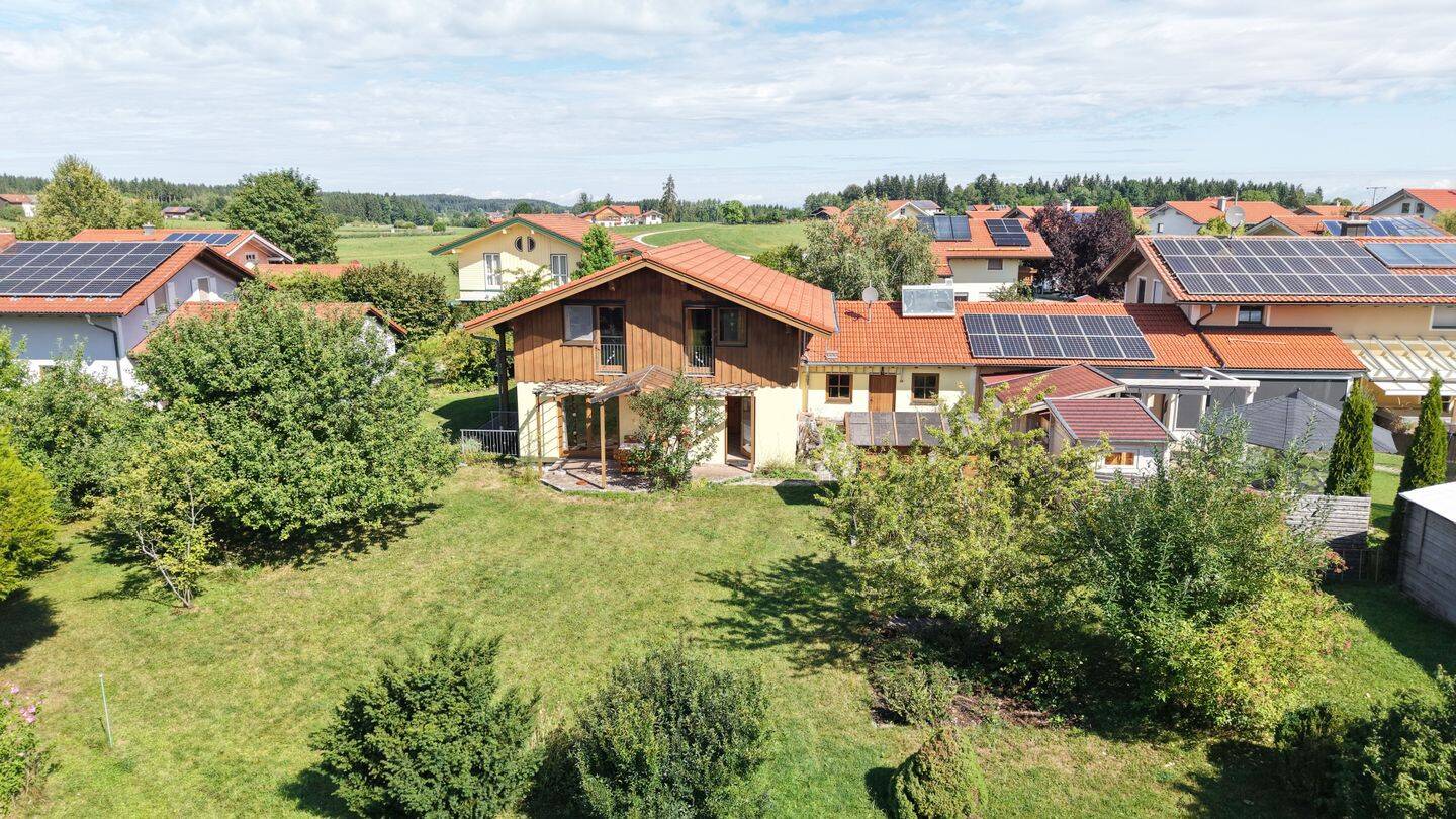 Familienfreundliches niedrigenergie Einfamilienhaus bei Traunstein mit Erbpachtgrundstück, 83379 Wonneberg