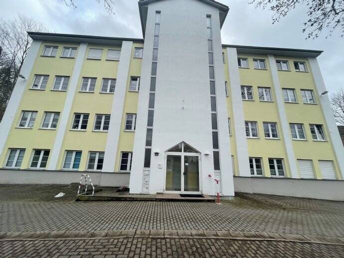 Barrierefreie 2-Raum-Whg. mit einem raumhoch gefliestem Tageslichtbad mit Dusche Fenster mit Jalousien, 98544 Zella-Mehlis