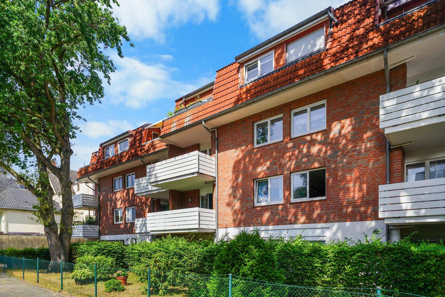 Gepflegte 3-Zimmer-Wohnung mit großem Dachboden und sonnigem Balkon, 28309 Bremen (Hemelingen Sebaldsbrück)