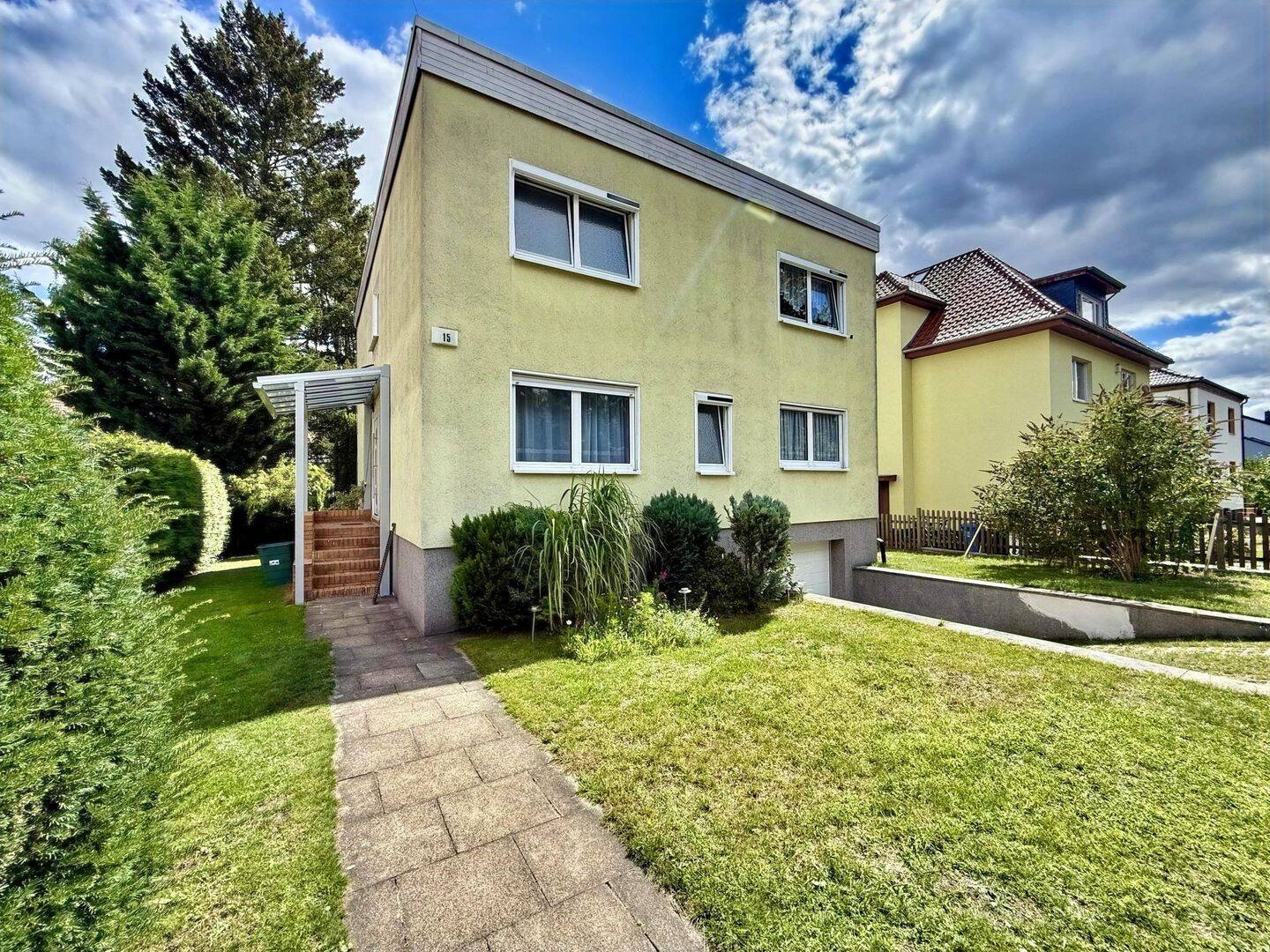 Einziehen & wohlfühlen: ca. 183,6 m² Wohnfläche mit Pool, Kamin und Klimaanlage in Reinickendorf, 13407 Berlin (Reinickendorf)