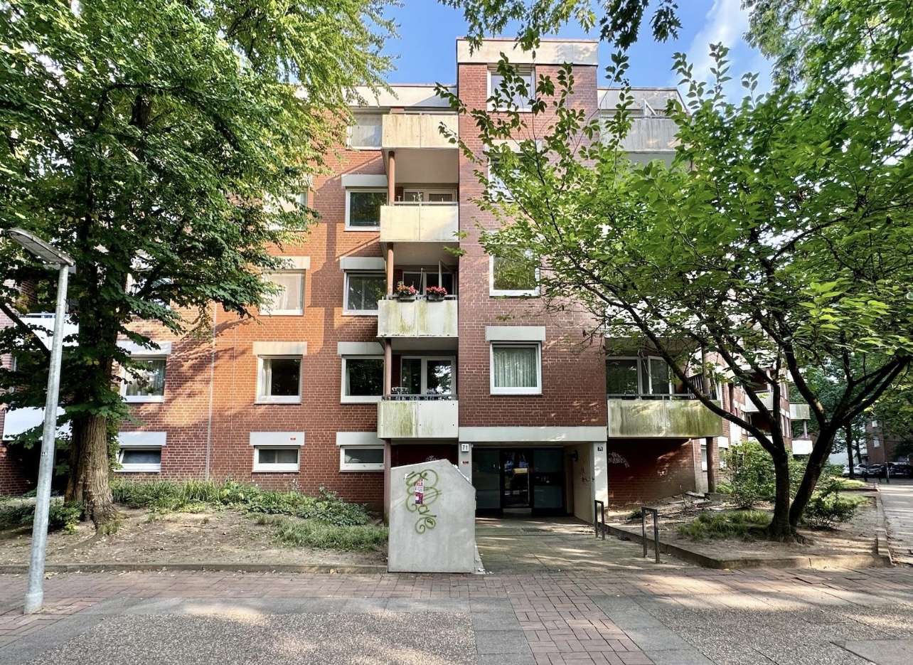 Erstbezug nach Sanierung: Helle 2-Zimmer-Wohnung mit Balkon, 22309 Hamburg (Hamburg-Nord Barmbek-Nord Bramfeld Ohlsdorf Steilshoop)