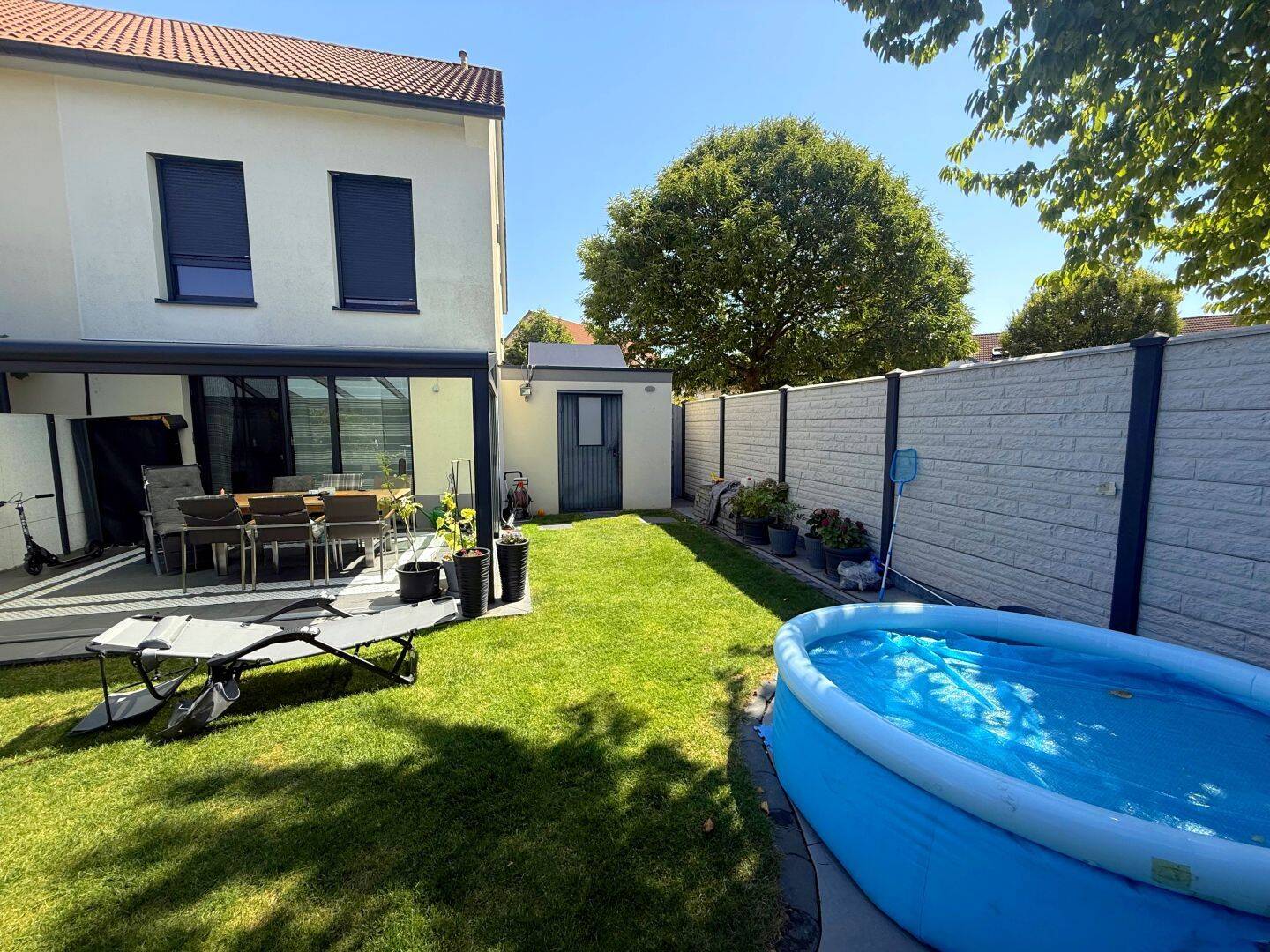 Modernes Reihenendhaus mit Garten, überdachter Terrasse und Garage in Krefeld, 47804 Krefeld