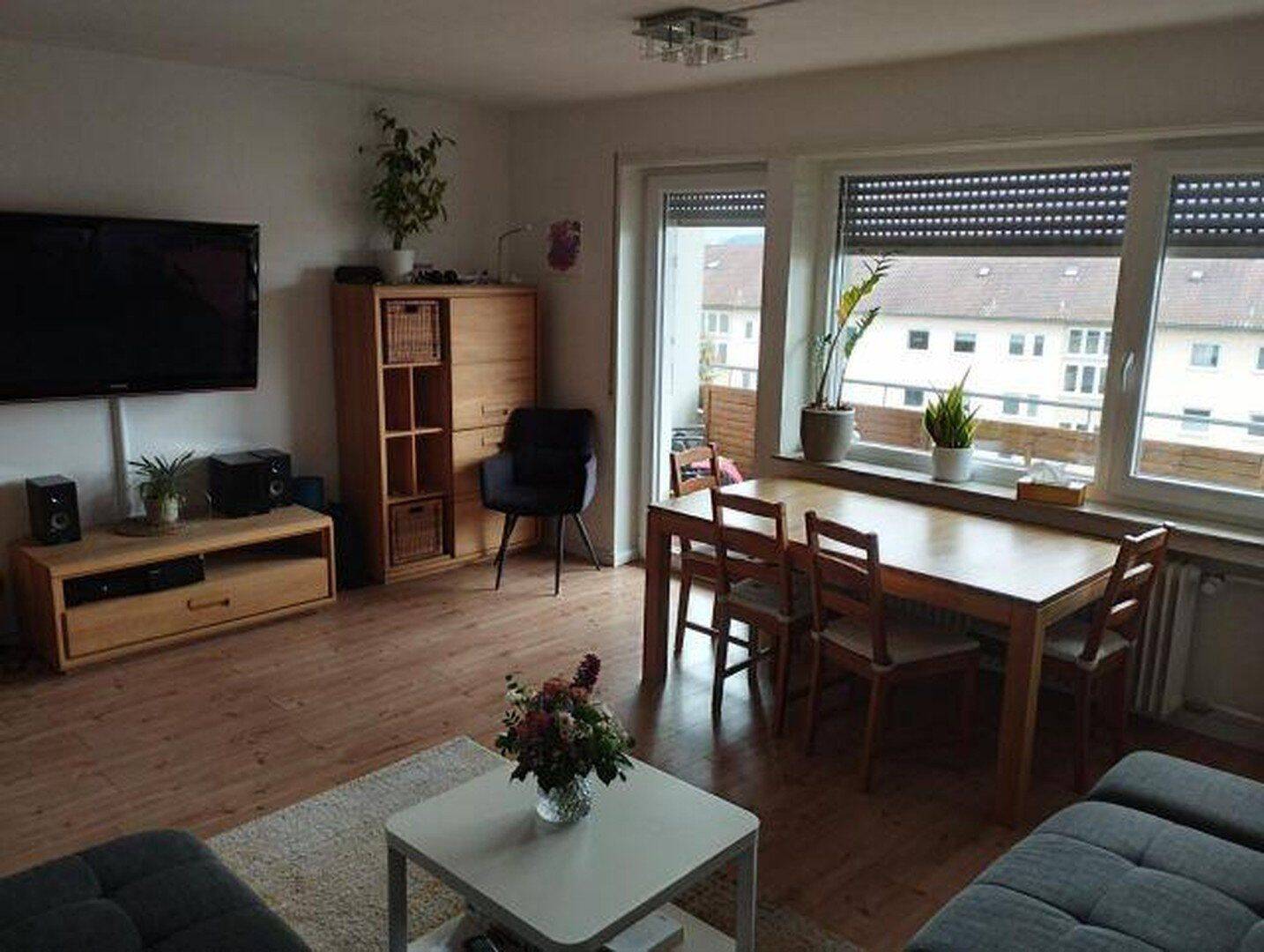 Schöne Wohnung mit großem Balkon im Wohngebiet, 73730 Esslingen am Neckar