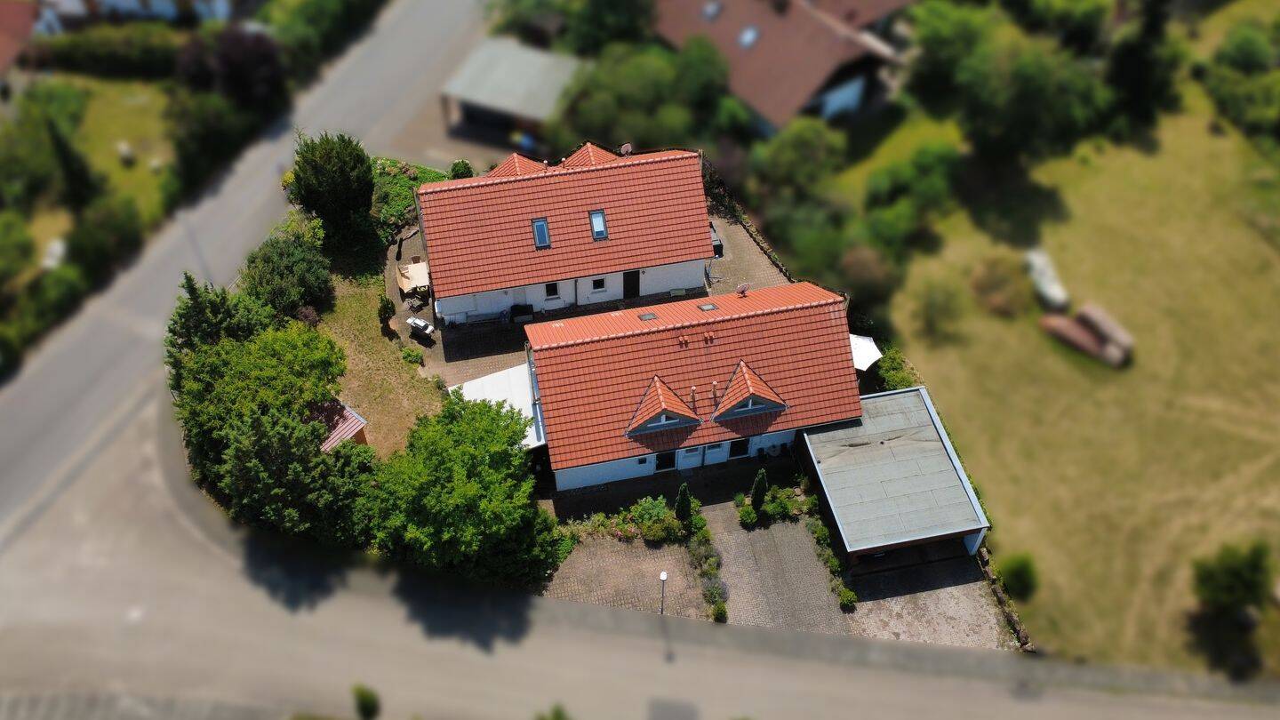 Bezugsfertige Doppelhaushälfte mit neuem Dach, Garten, Carport & Vollmöblierung – sofort einziehen!, 97877 Wertheim